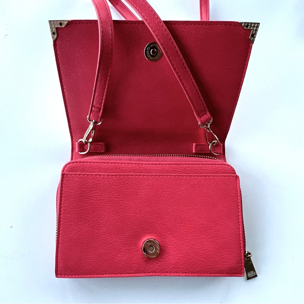 Crossbody purse. Vegan Leather by Urban expressions. Salmon/red/pink color.